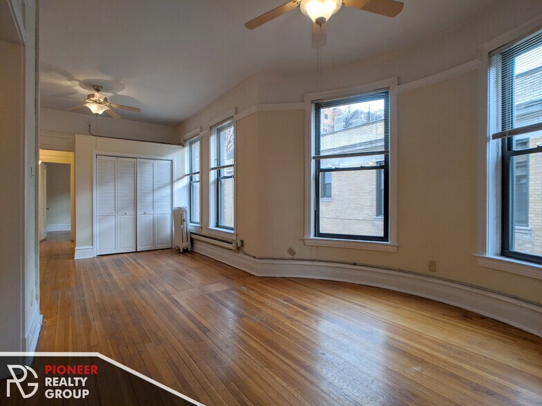 Primary Photo - 1224 N Dearborn St