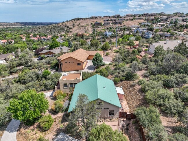 Building Photo - 2 Bedroom plus Office in Main House & Stud...