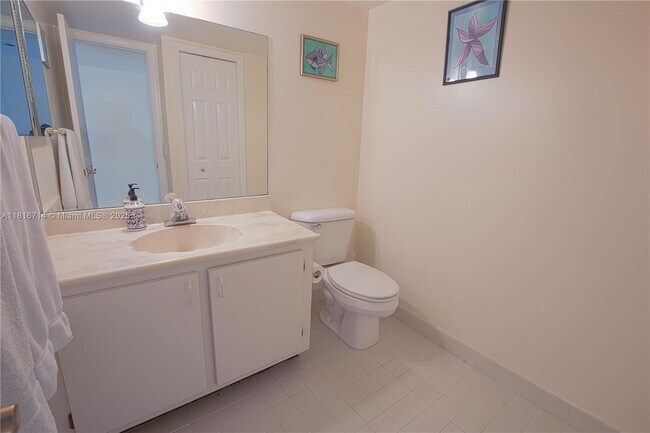 Building Photo - 491 Racquet Club Rd