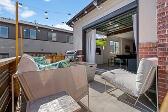 Building Photo - 3 bd/2.5 ba Townhome in Green Mountain Pla...