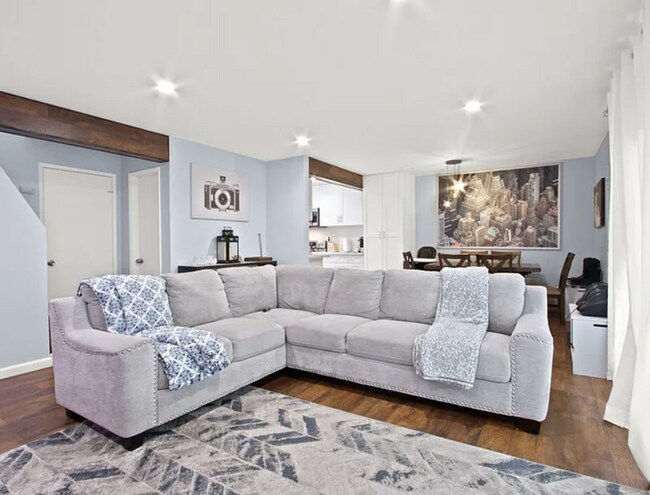 Building Photo - 358 Miraleste Dr