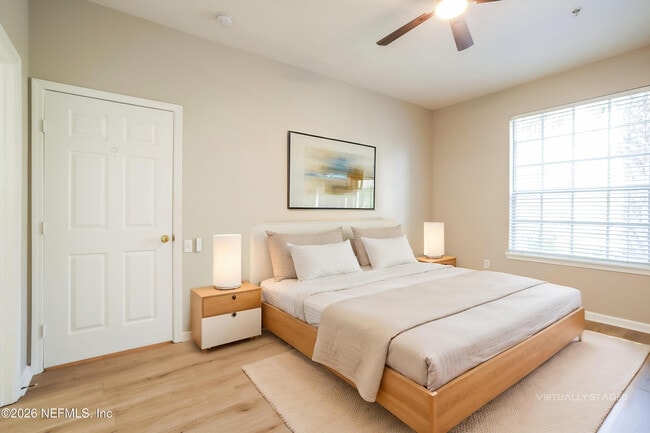 Building Photo - 10550 Baymeadows Rd