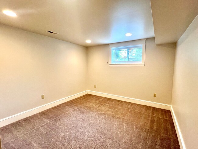 Building Photo - Reed Neighborhood Beautifully Renovated 3-...