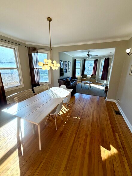 Building Photo - 5638 W Lawrence Ave