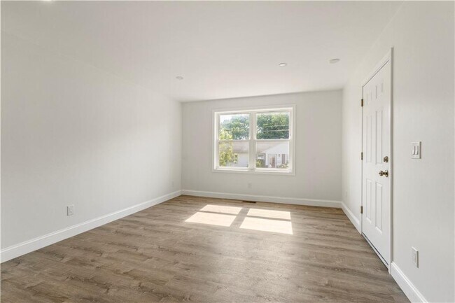 Building Photo - 30 Danby St