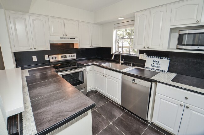 Building Photo - 854 Wax Myrtle Ln