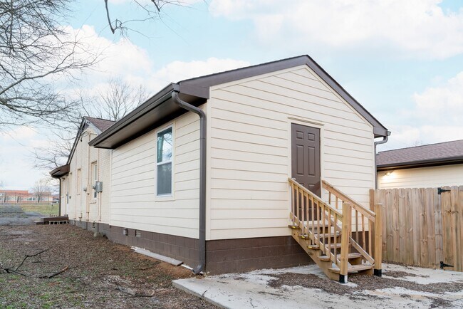 Building Photo - 118 Stewarts Ferry Pike