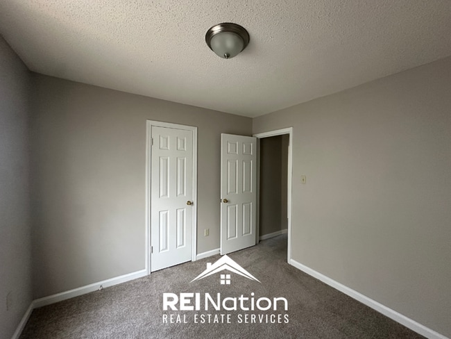 Building Photo - 3BR/2BA Cordova Rental with High Ceilings, Tile Kitchen Flooring & Fireplace