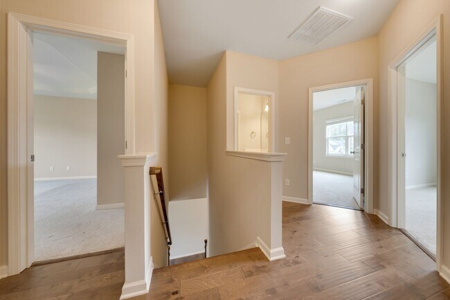 Building Photo - Beautiful 3bd/2.5ba Townhouse Available in Durham!