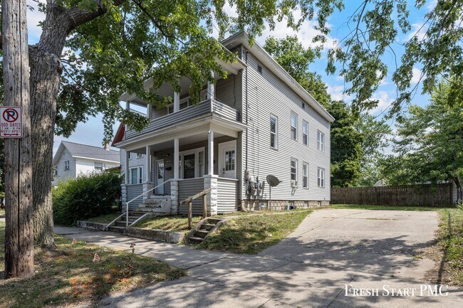 Building Photo - 820-822 Watson St SW