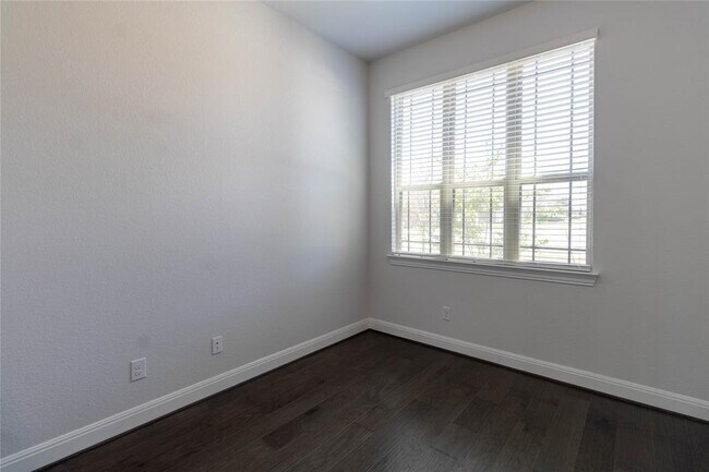 Building Photo - 19337 Pilton Dr