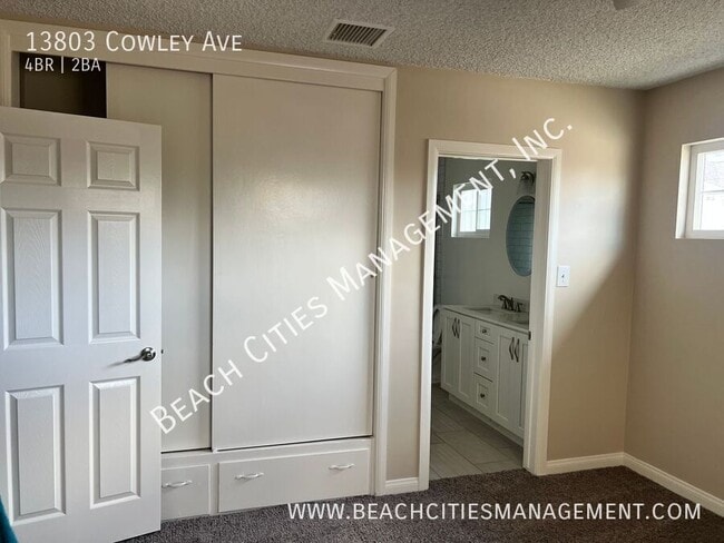 Building Photo - 13803 Cowley Ave