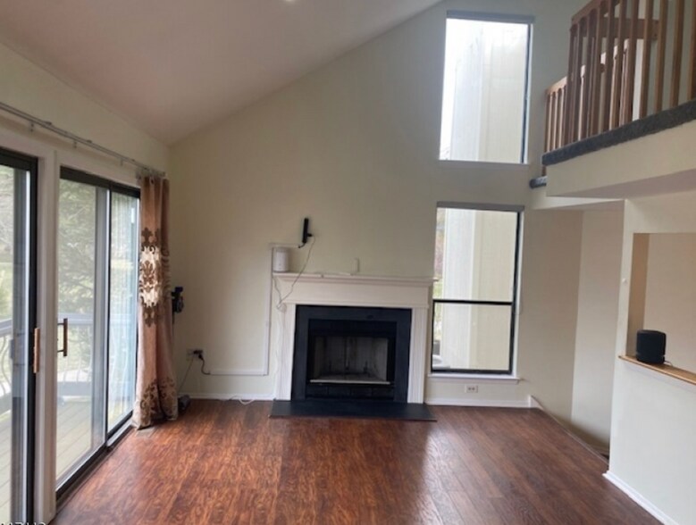 Building Photo - 260 Crabtree Ct