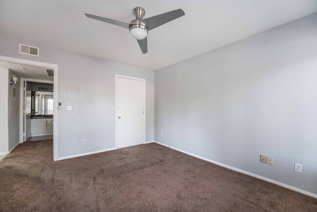 Building Photo - Introducing a beautiful and cozy condomini...