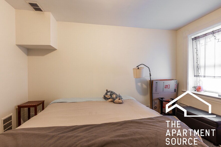 Building Photo - 1627 N Winchester Ave