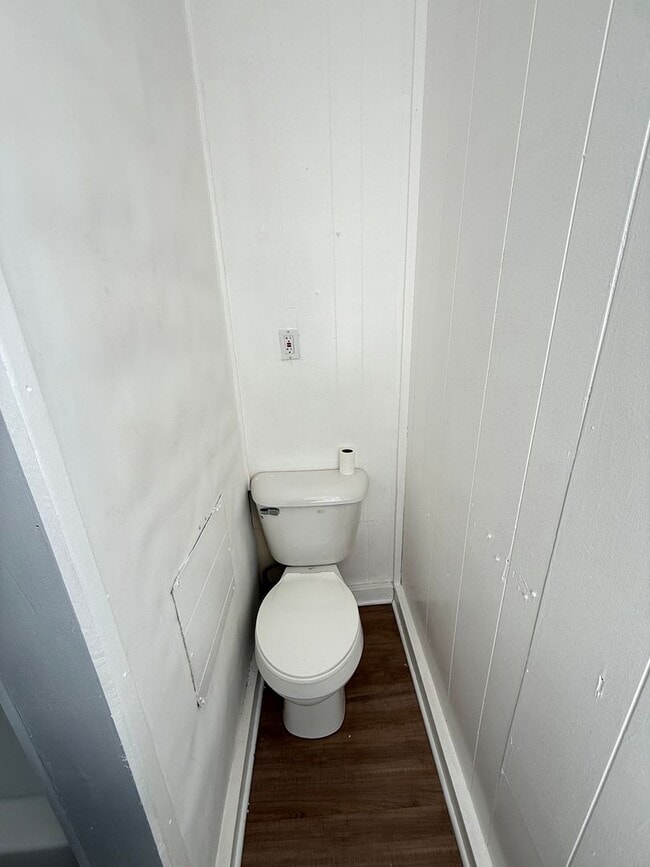 Building Photo - 658 Cooper St