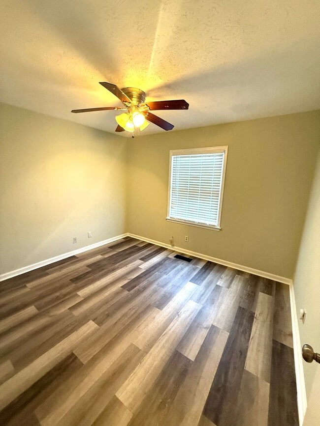 Building Photo - **3 Bed 2.5 Bath located off Vaughn Road ** Call 334-366-9198 to schedule a self tour