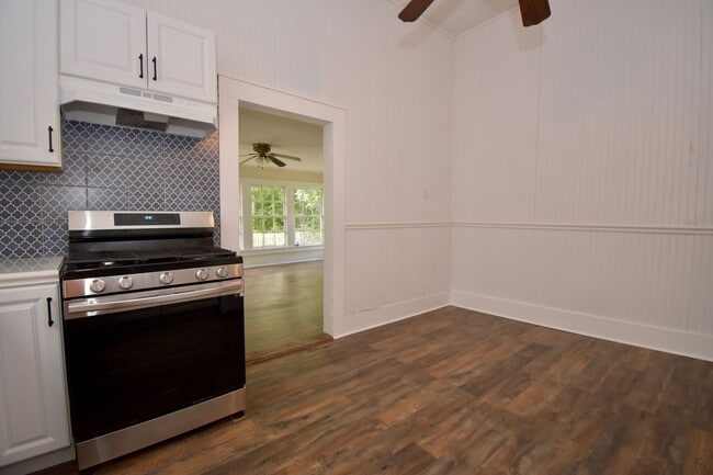Building Photo - Updated 4 Bedroom Home Close to Tech!