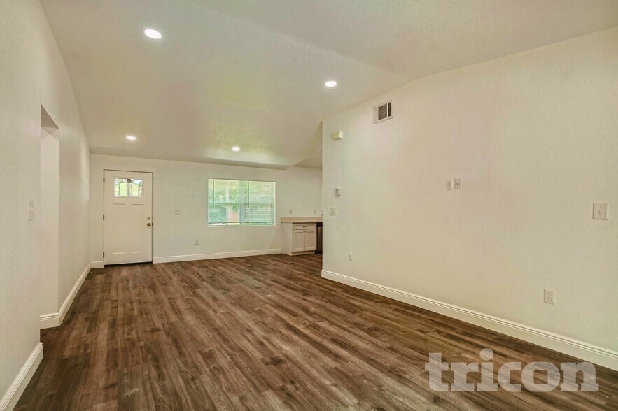 Building Photo - 2625 Nova Dr