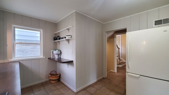 Building Photo - Charming In-Town Rental – Close to Downtow...