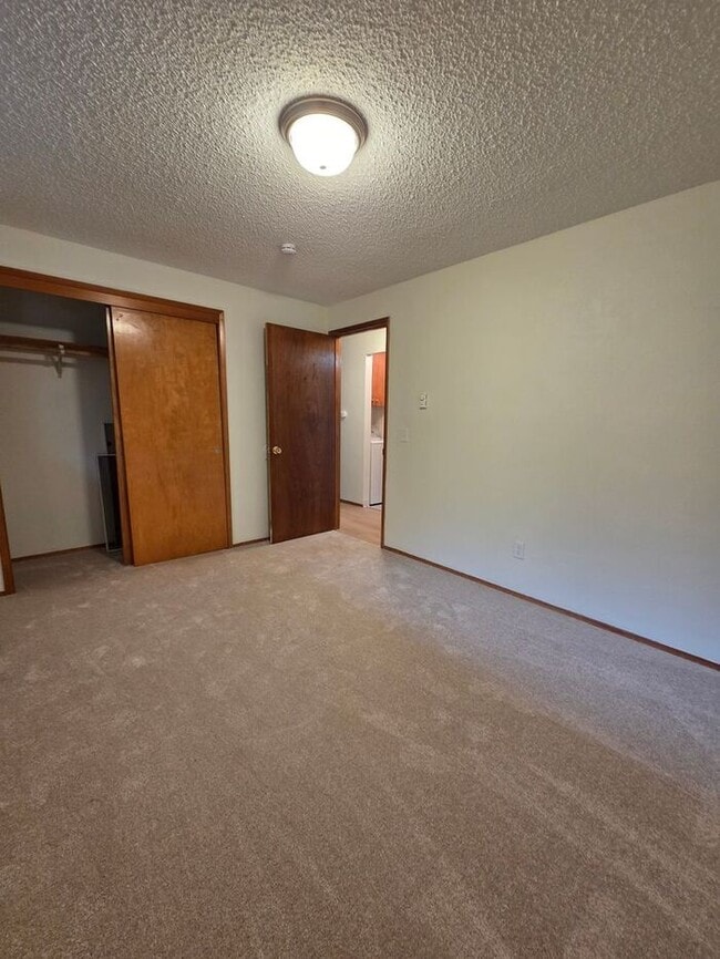 Building Photo - Exceptional North-End, 2 Bedroom Duplex!