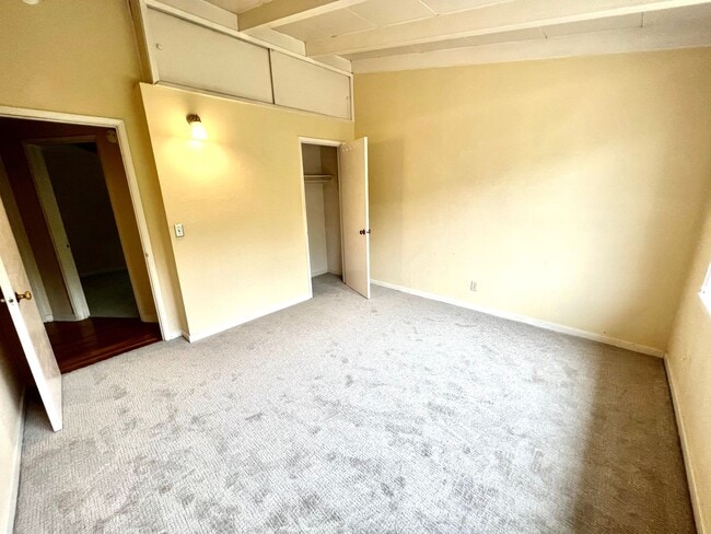 Building Photo - Archer Manor - Apply NOW!!