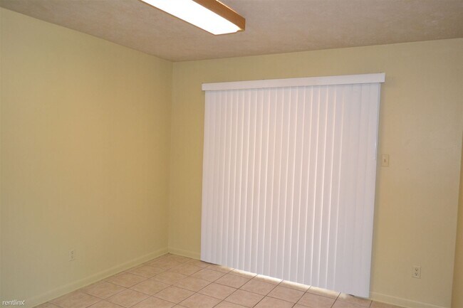 Building Photo - 2 br, 1 bath House - 908 Navarro Dr