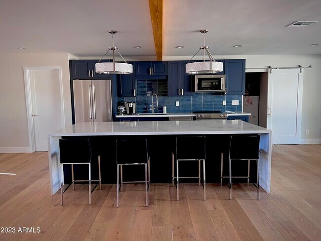 Building Photo - 3318 E Onyx Ave