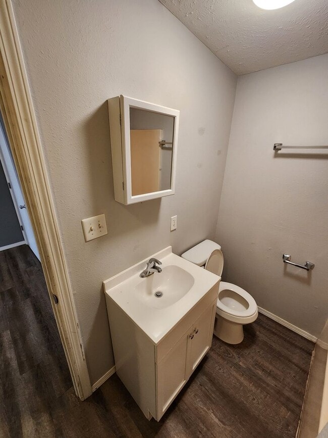 Building Photo - Spacious 1-Bedroom, 1-Bathroom HOUSE AVAILABLE NOW!!