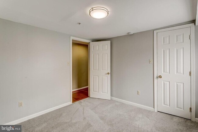 Building Photo - 1458 Riverside Ave