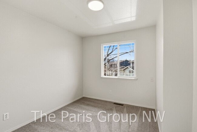 Building Photo - Spectacular Spacious 5BR Home in Sultan * Great Location * New Paint/Flooring/Appliances +++