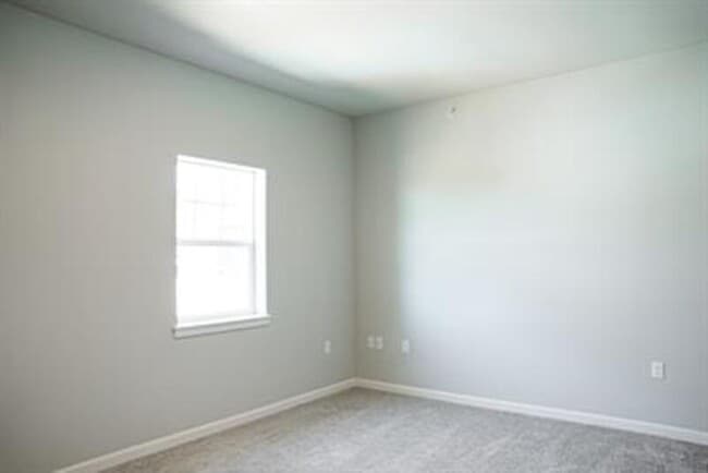 Building Photo - 875 village loop