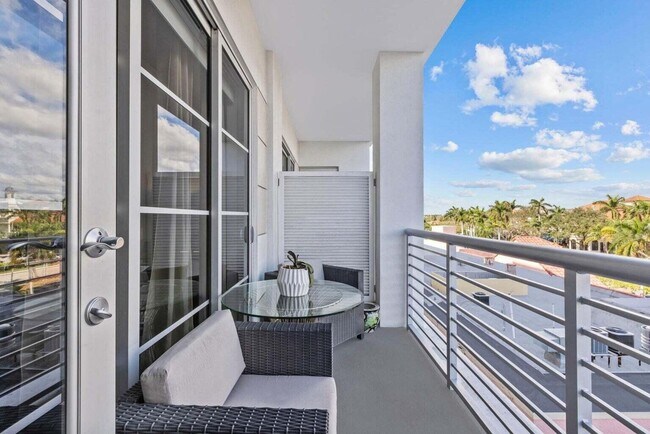 Building Photo - 155 E Boca Raton Rd