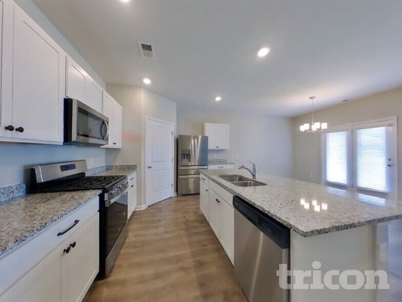 Building Photo - 2028 Tate Farm Ln