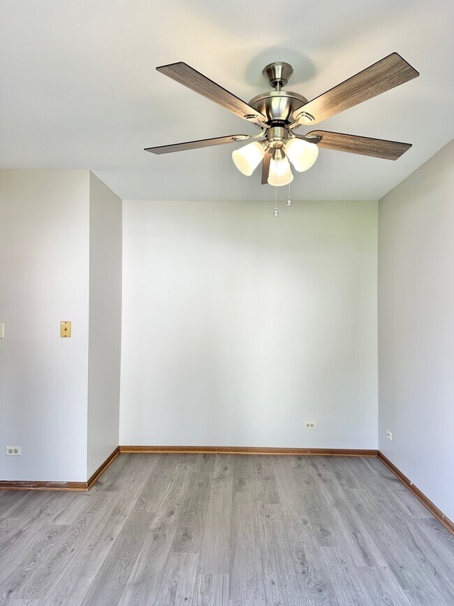 Building Photo - 540 N Crystal Ave