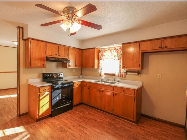 Building Photo - FREE MONTH RENT! Ardmore School District!