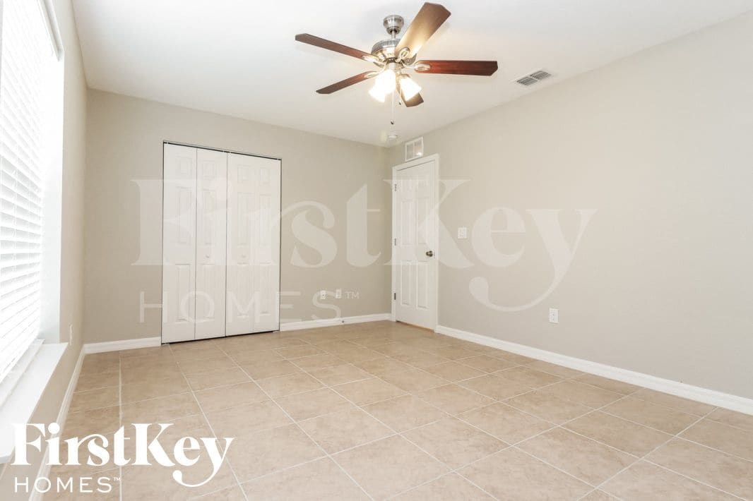 Building Photo - 12252 Clarendon Ave