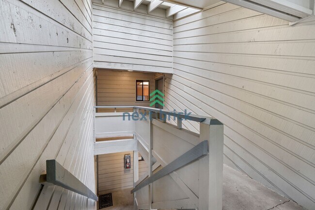 Building Photo - 2 BED & 2 BATH CONDO FOR RENT