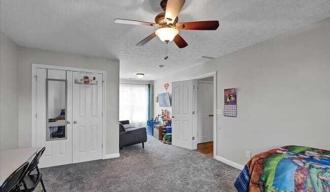 Building Photo - **For Keys in Hand ASAP - Inquire Within for Details**
