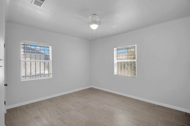 Building Photo - Adorable 3 bedroom, 2 bath apartment in Northeast El Paso!