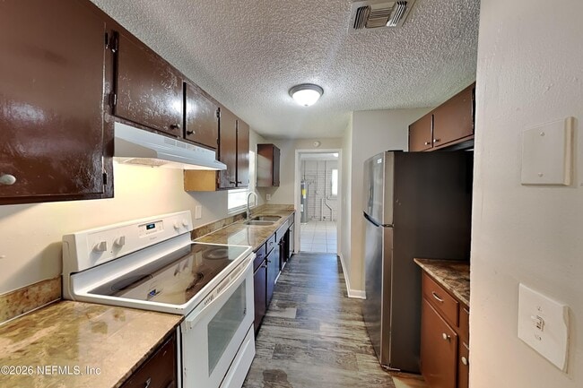 Building Photo - 4888 Strato Rd W