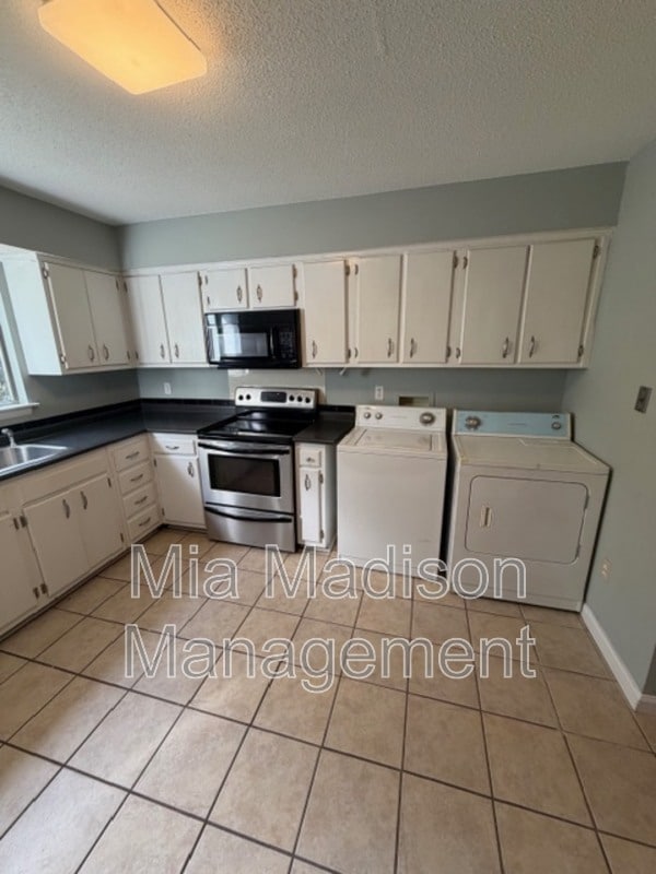 Building Photo - 527 Tibet Ave