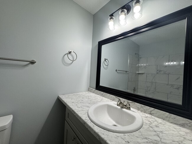 Building Photo - 142 Cardinal Rd