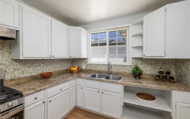 Building Photo - 12108 Dunrobin Ave