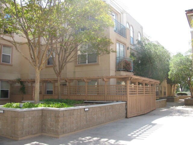 Building Photo - 951 S 12th St