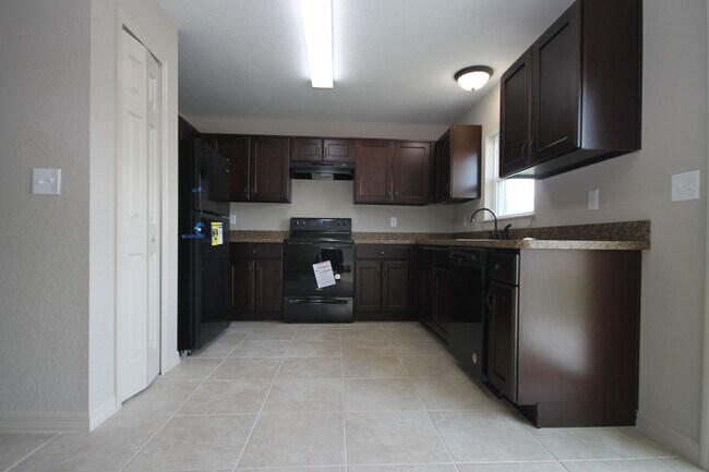 Building Photo - Gorgeous 3 Bedroom, 2 Bathroom Home in Ock...