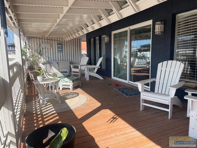 Building Photo - 921 Bass Ave