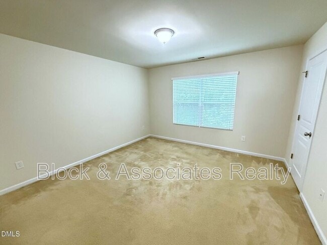 Building Photo - 8527 Quarton Dr