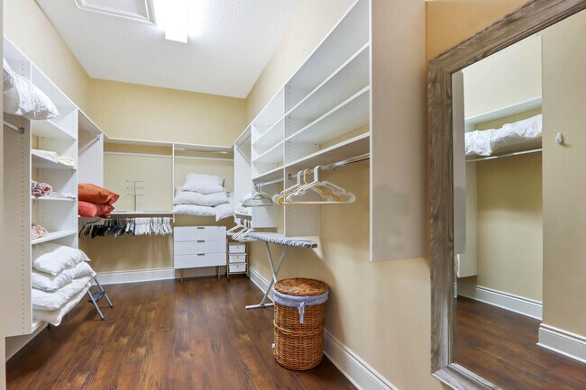 Building Photo - 124 Tulip Tree Ct