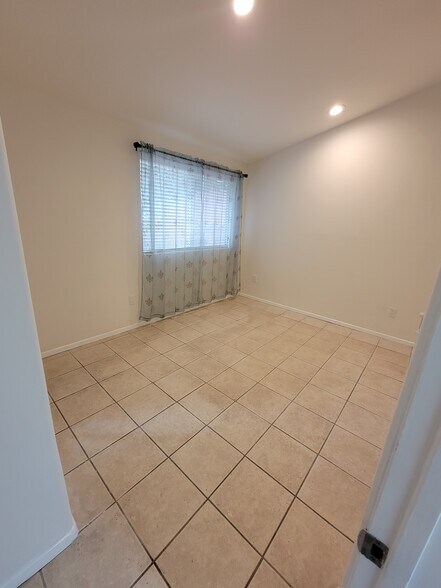 Building Photo - 5011 Lockhaven Ave